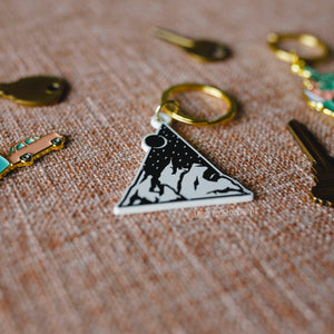 The stars shine bright on this fun black and white mountain range soft enamel keychain.  Show off your style wherever you go! Our enamel keychains are the perfect accessory for your keys or use them as a zipper charm.