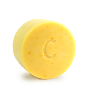Our Citrus Shine conditioner bar offers hair strengthening proteins that create volume and shine. Compact and convenient, this bar will be your solution to tame and rock those curls. Citrus Shine conditioner bar will impart a soft, silky feeling on your hair with a velvety softness after drying. Unlock your curl potential.