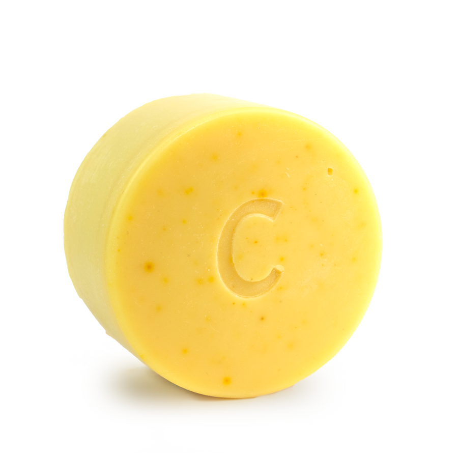 Our Citrus Shine conditioner bar offers hair strengthening proteins that create volume and shine. Compact and convenient, this bar will be your solution to tame and rock those curls. Citrus Shine conditioner bar will impart a soft, silky feeling on your hair with a velvety softness after drying. Unlock your curl potential.